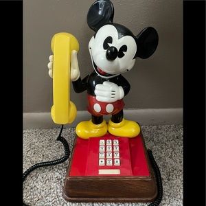 Vintage 1976 Mickey Mouse Phone.
